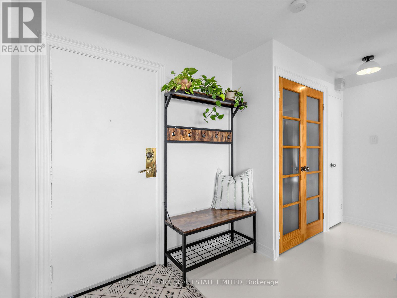 1210 - 541 BLACKTHORN AVENUE, Toronto (Keelesdale-Eglinton West), Ontario, M6M5A6 — Photo 2