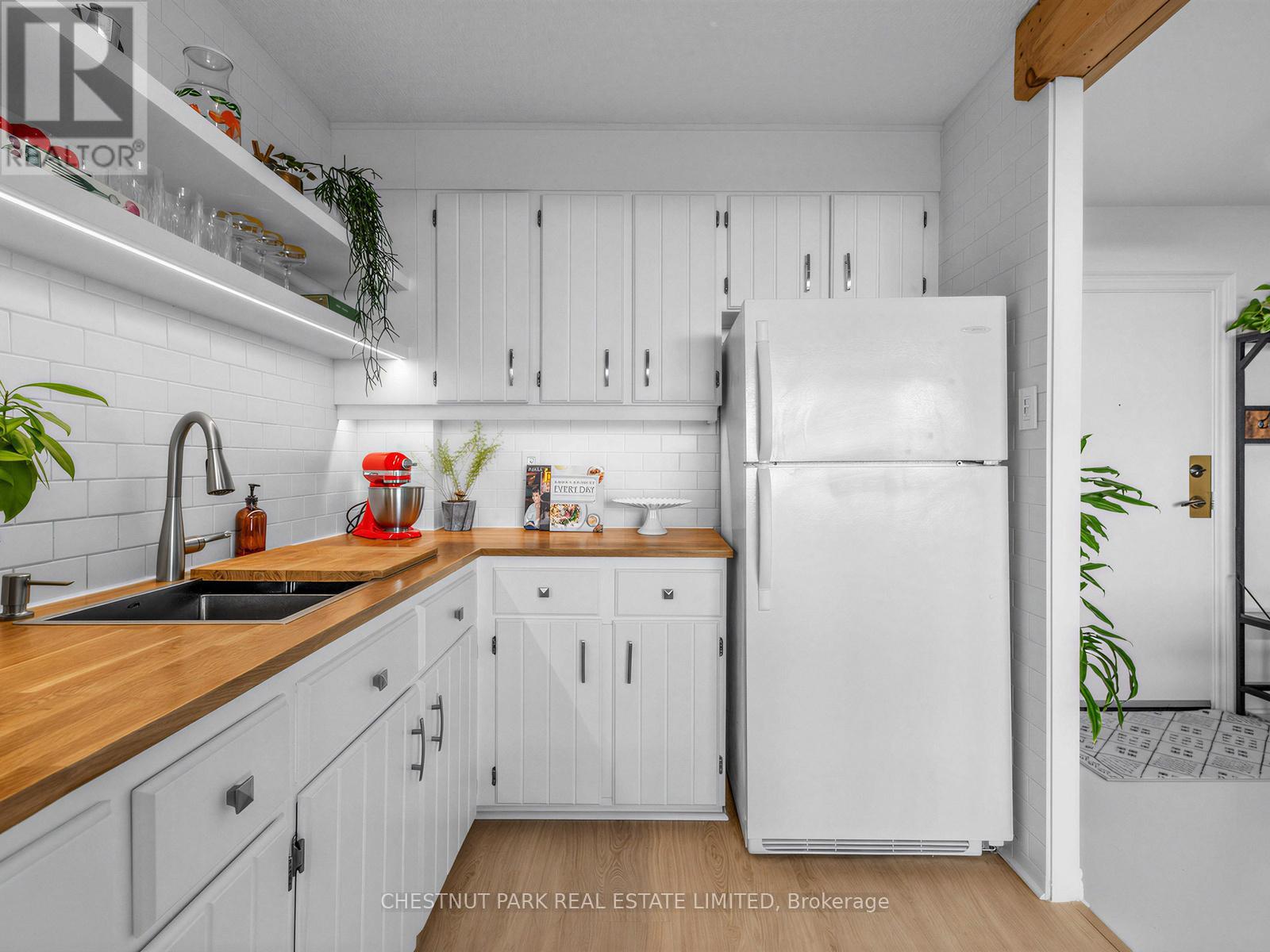 1210 - 541 BLACKTHORN AVENUE, Toronto (Keelesdale-Eglinton West), Ontario, M6M5A6 — Photo 6