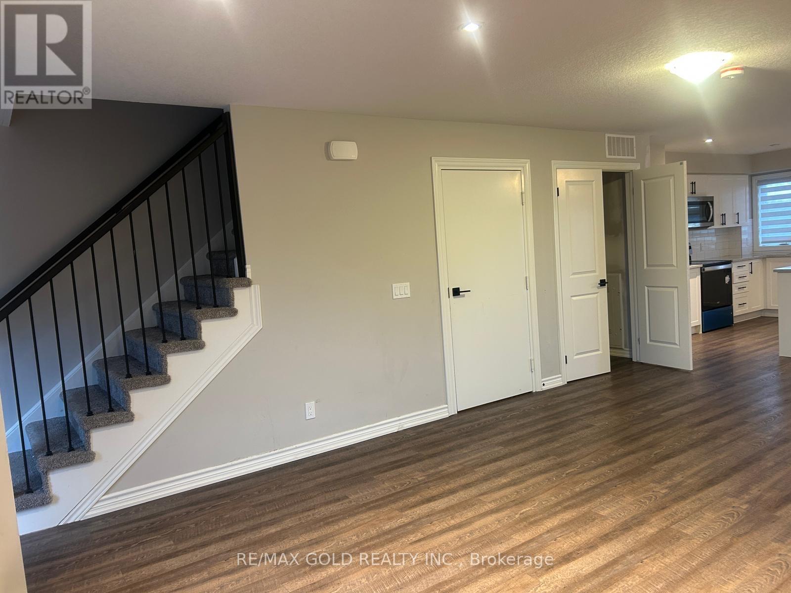 19 - 235 CHAPEL HILL DRIVE, Kitchener, Ontario, N2R0S4 — Photo 2