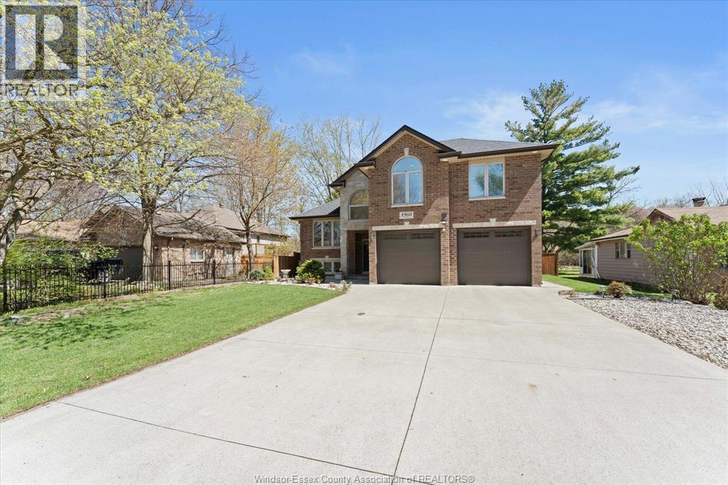 1960 RANDOLPH, Windsor, Ontario, N9B2W5 — Photo 3