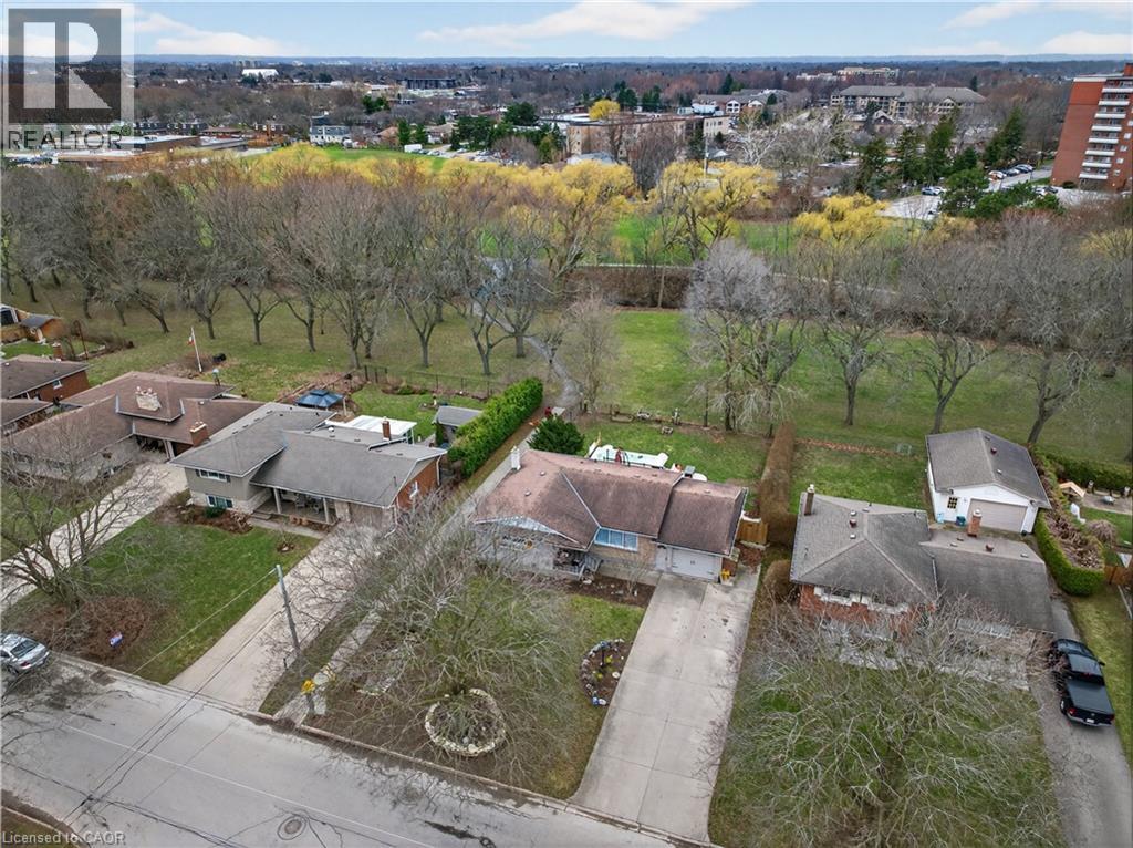 79 PRINCE CHARLES Drive, St. Catharines, Ontario, L2N3Y8 — Photo 3