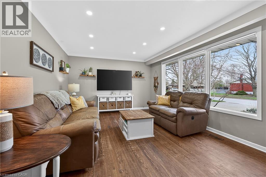 79 PRINCE CHARLES Drive, St. Catharines, Ontario, L2N3Y8 — Photo 5