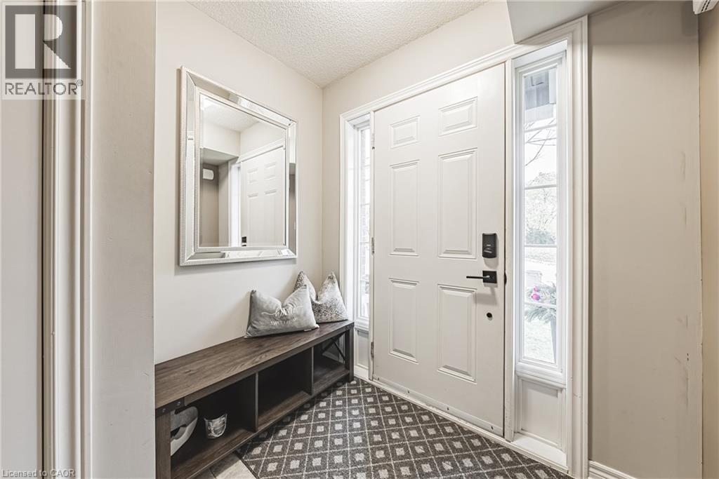 2220 QUEENSWAY Drive Unit# 4, Burlington, Ontario, L7R0E7 — Photo 3