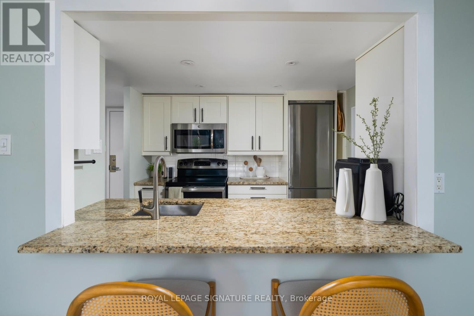 903 - 725 KING STREET W, Toronto (Niagara), Ontario, M5V2W9 — Photo 2