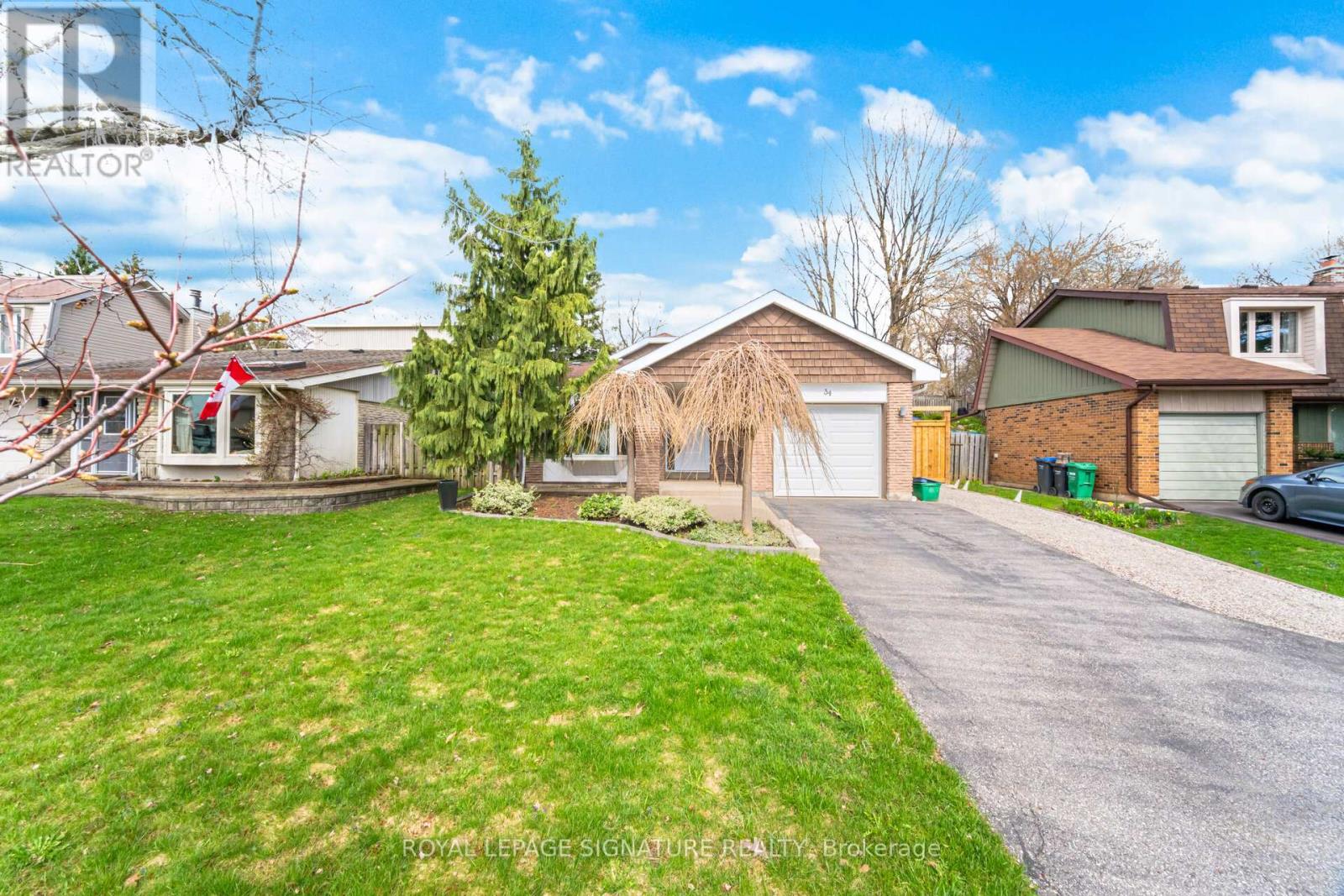 34 LORRAINE CRESCENT, Brampton (Westgate), Ontario, L6S2R7 — Photo 2