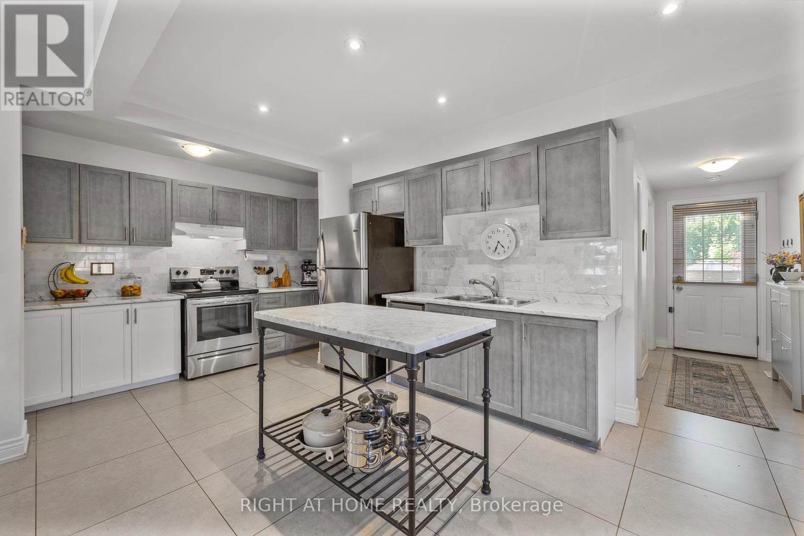 71 ROBINS AVENUE, Hamilton (Crown Point), Ontario, L8H4N3 — Photo 9