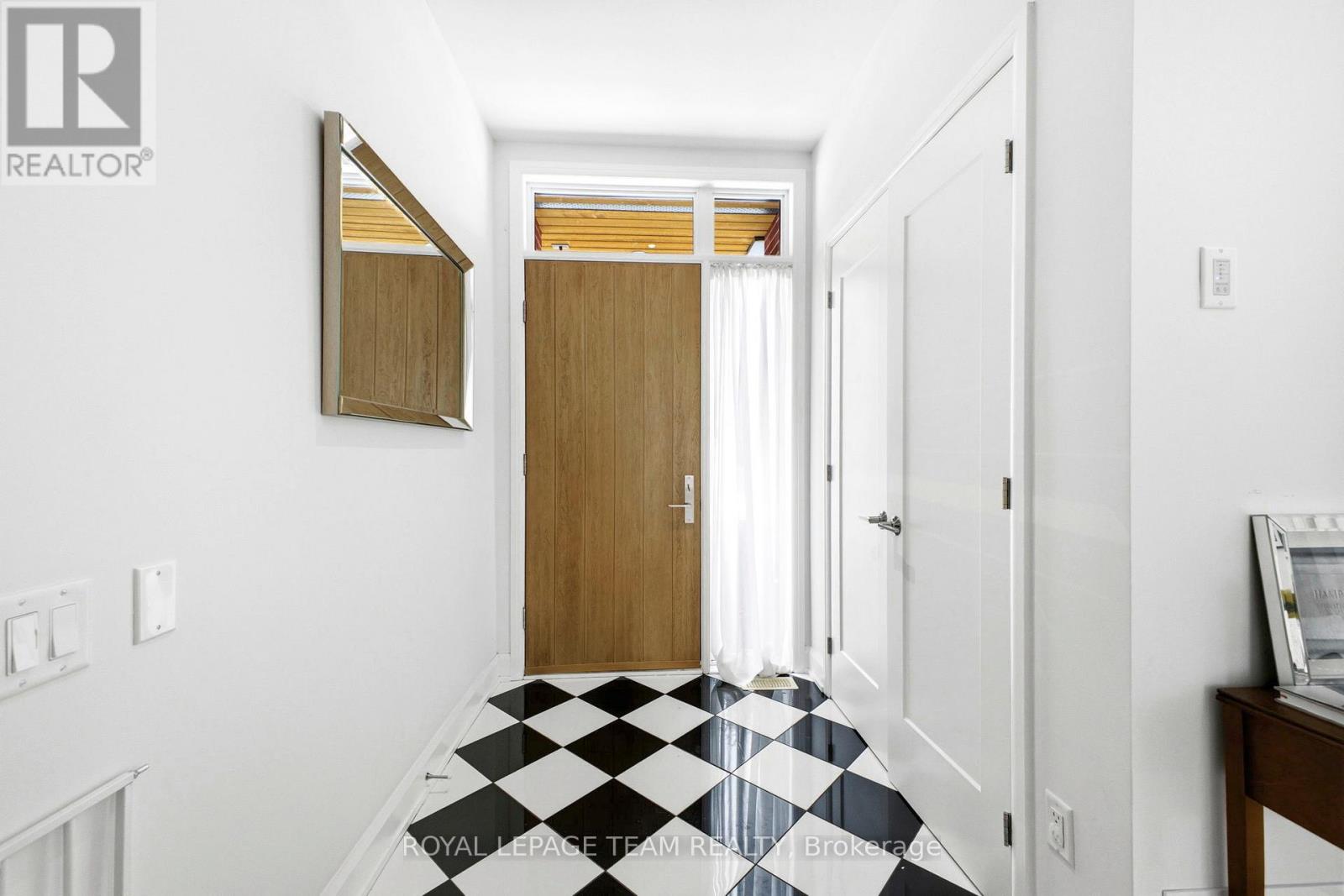 526 EDISON AVENUE, Ottawa, Ontario, K2A3Y5 — Photo 4