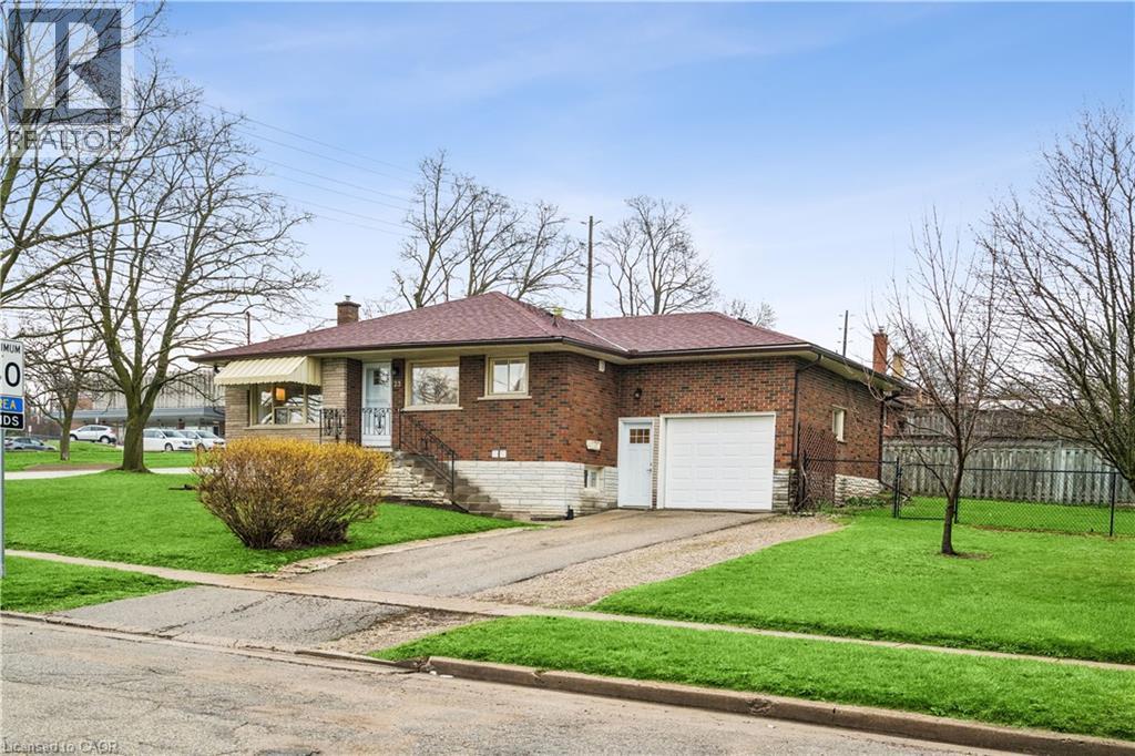 23 KNIGHTSWOOD Boulevard, Guelph, Ontario, N1E3W3 — Photo 3