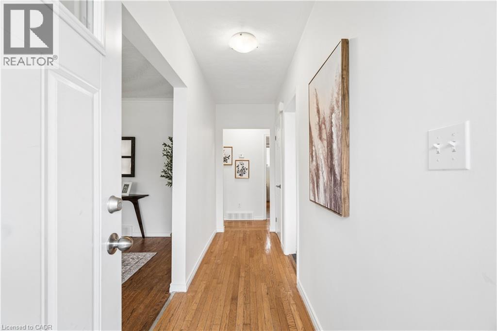 23 KNIGHTSWOOD Boulevard, Guelph, Ontario, N1E3W3 — Photo 4