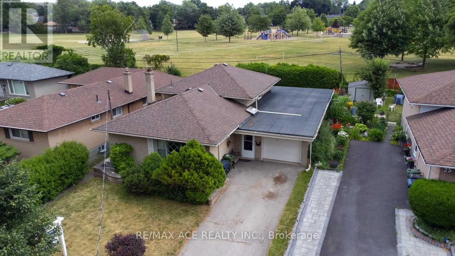 MAIN - 27 OAKRIDGE DRIVE, Toronto (Cliffcrest), Ontario, M1M2A5 — Photo 2