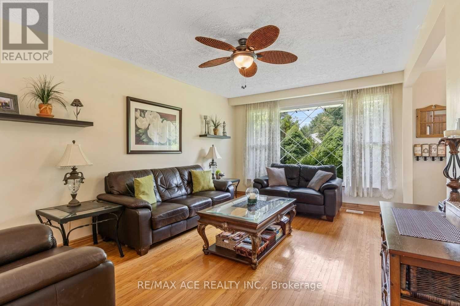 MAIN - 27 OAKRIDGE DRIVE, Toronto (Cliffcrest), Ontario, M1M2A5 — Photo 4