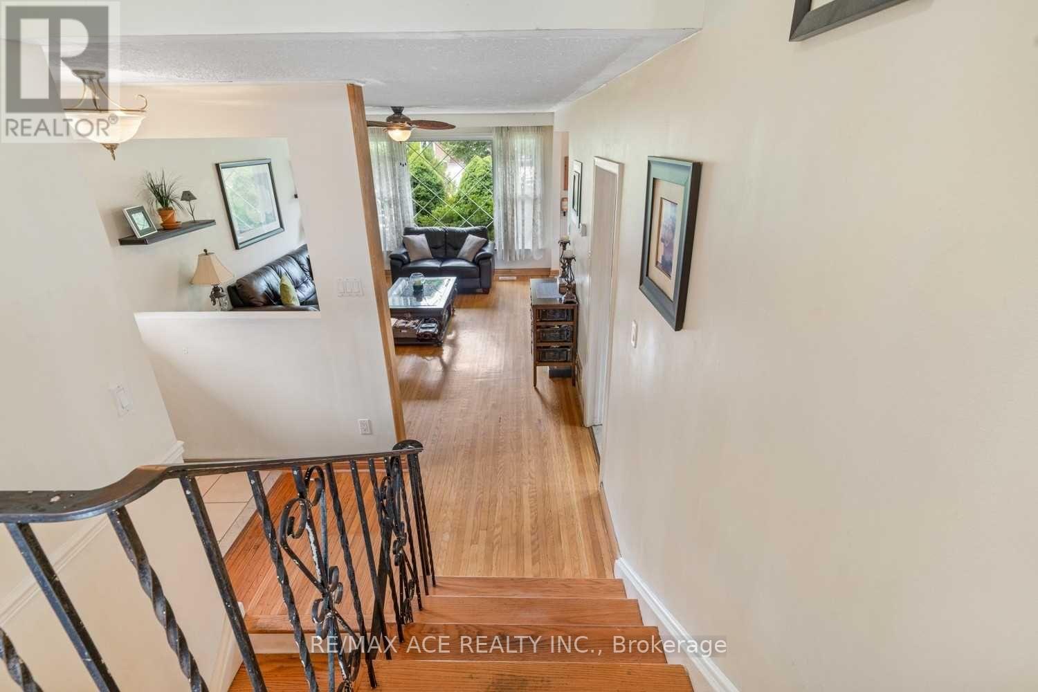 MAIN - 27 OAKRIDGE DRIVE, Toronto (Cliffcrest), Ontario, M1M2A5 — Photo 5