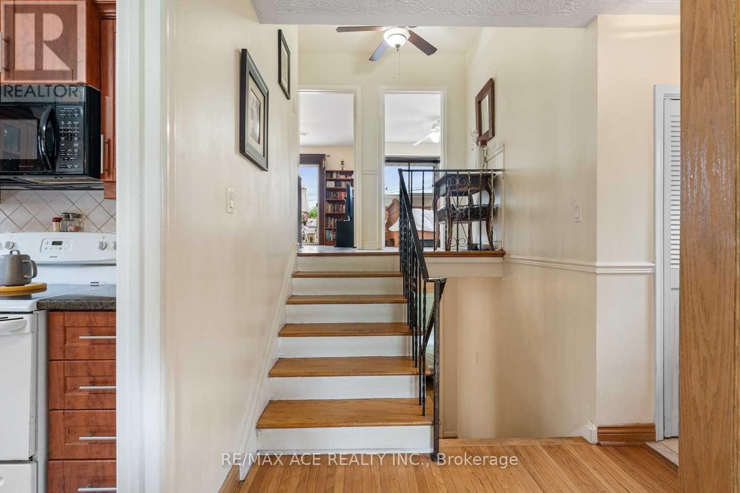 MAIN - 27 OAKRIDGE DRIVE, Toronto (Cliffcrest), Ontario, M1M2A5 — Photo 6