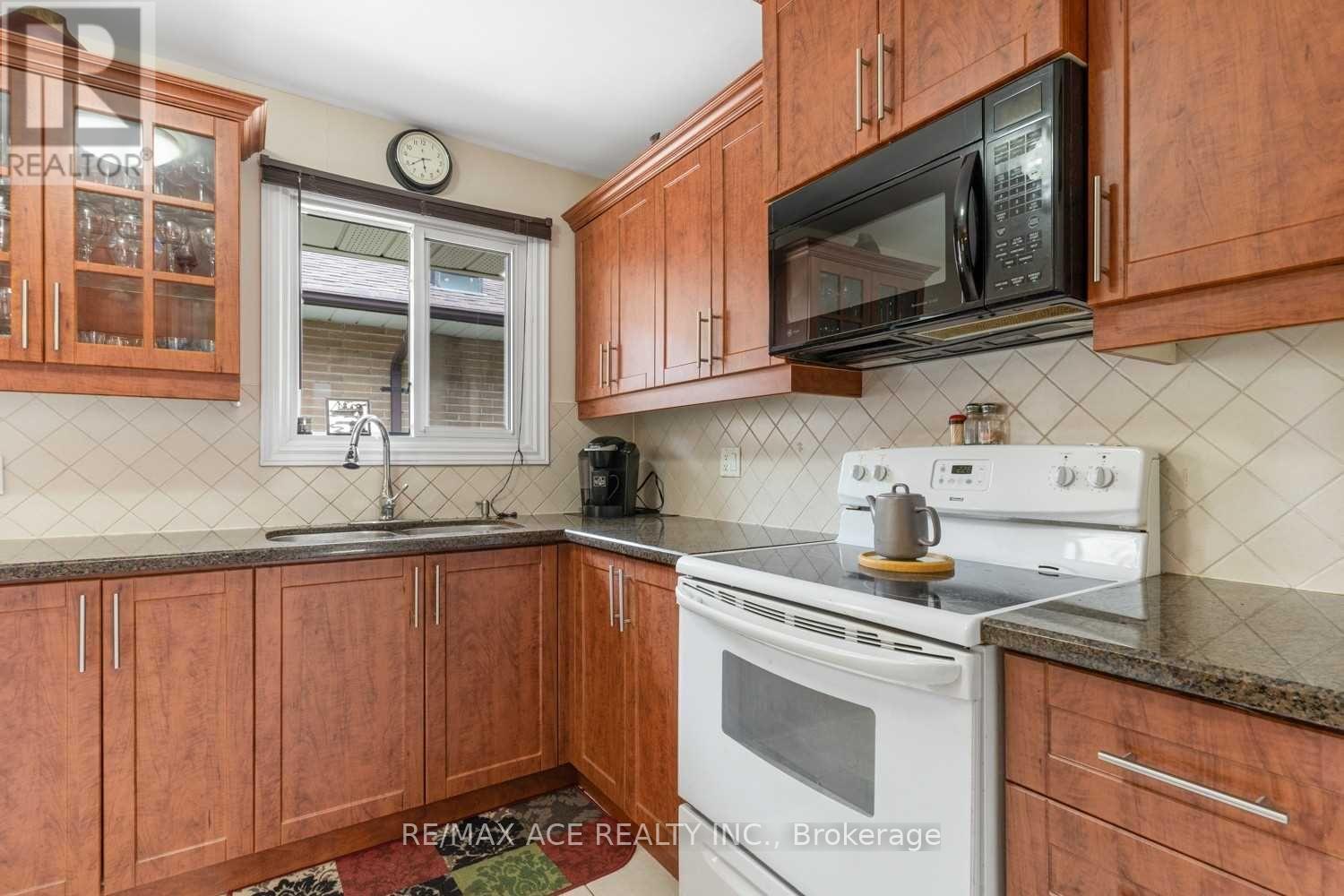 MAIN - 27 OAKRIDGE DRIVE, Toronto (Cliffcrest), Ontario, M1M2A5 — Photo 8