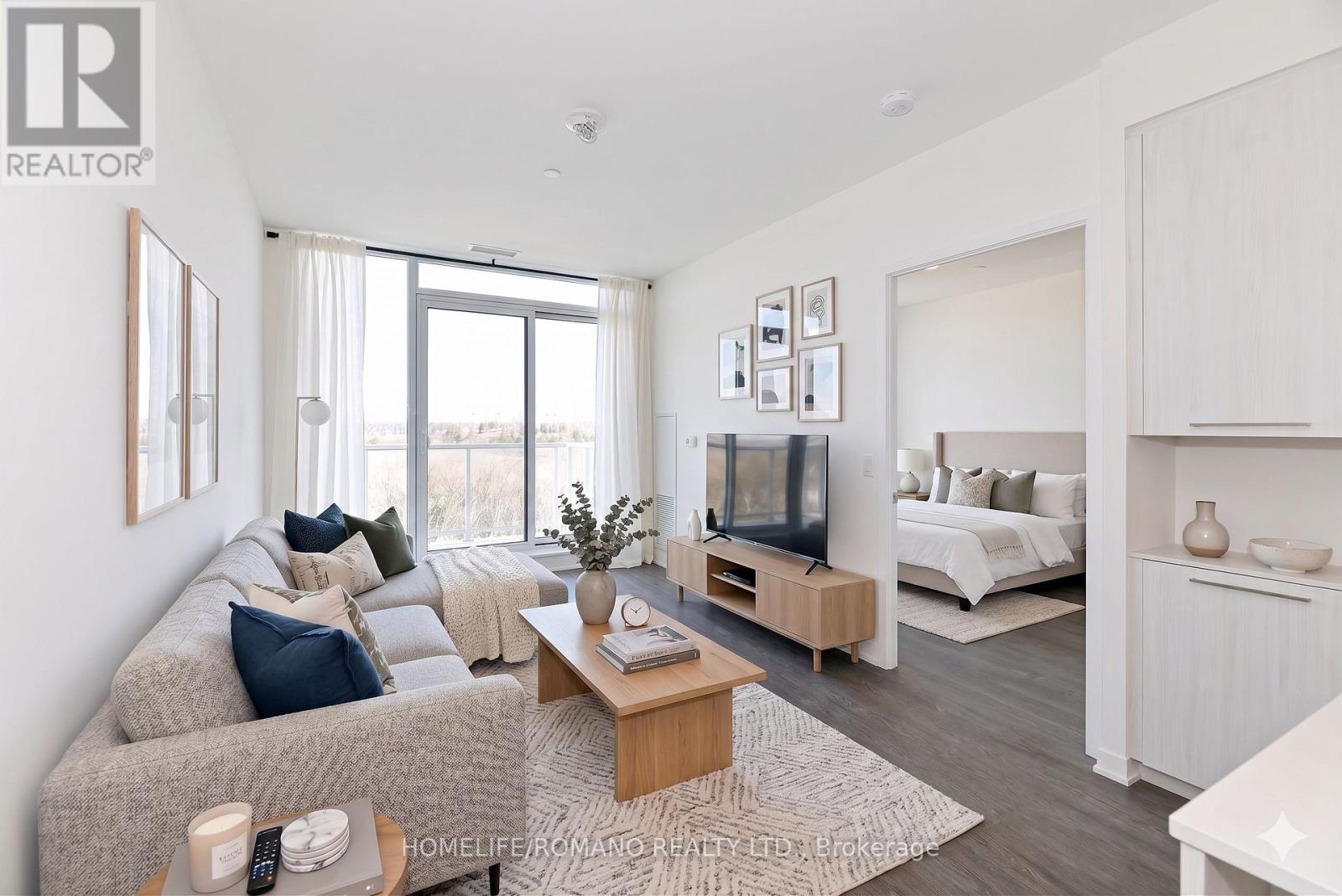 806 - 6 DAVID EYER ROAD, Richmond Hill, Ontario, L4S1M4 — Photo 2