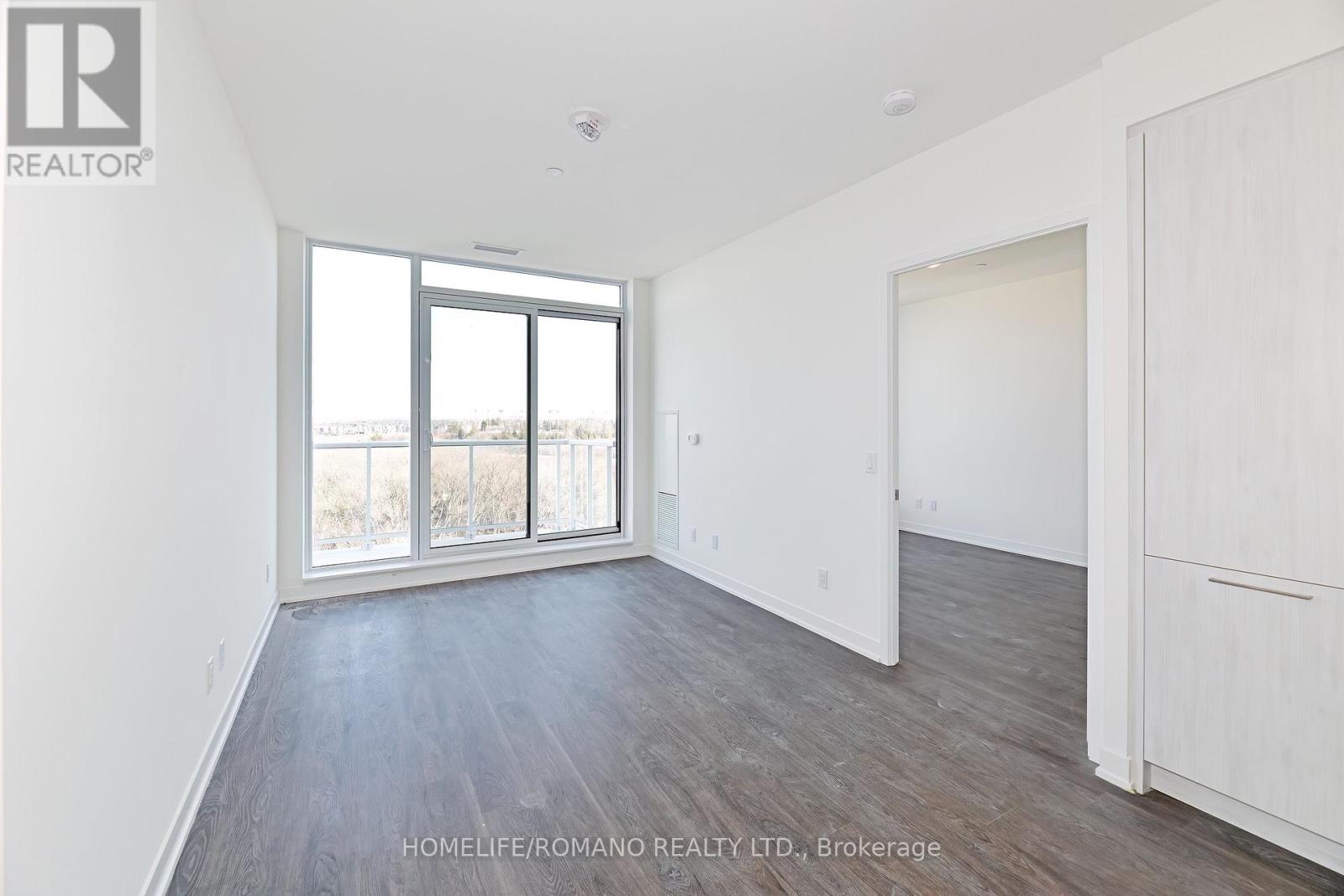 806 - 6 DAVID EYER ROAD, Richmond Hill, Ontario, L4S1M4 — Photo 3