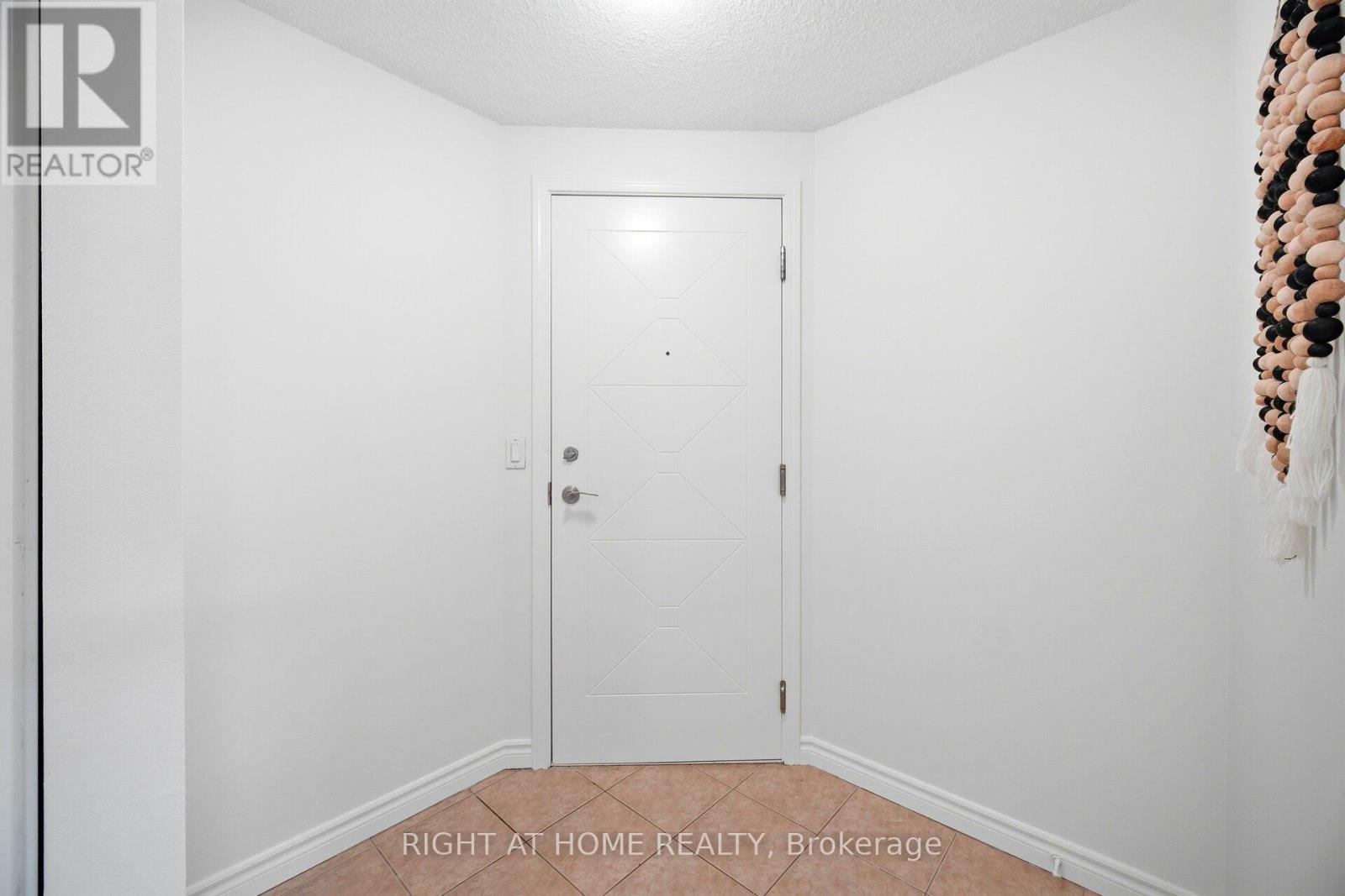 211 - 18 HARDING BOULEVARD, Richmond Hill (Harding), Ontario, L4C0T3 — Photo 10