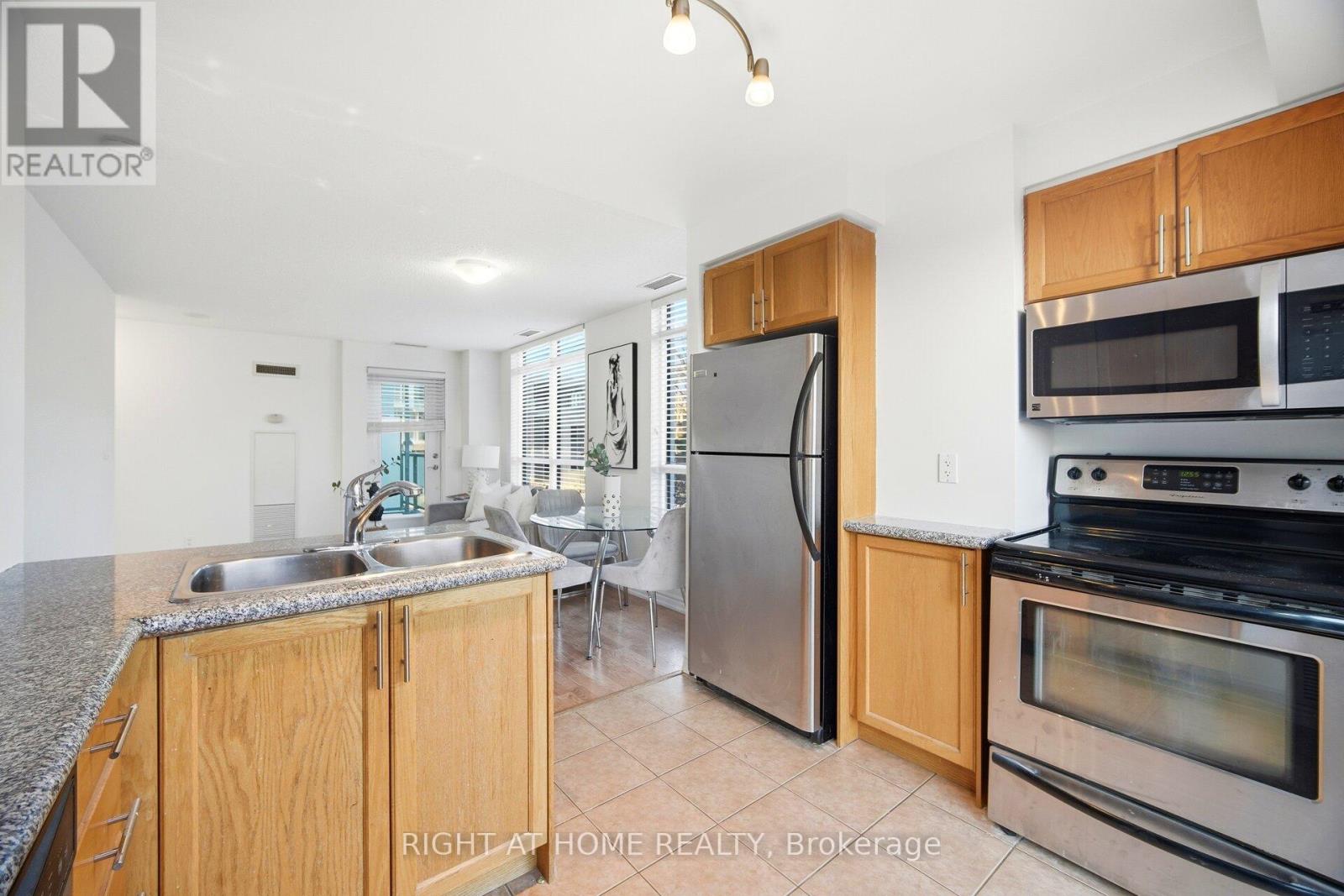 211 - 18 HARDING BOULEVARD, Richmond Hill (Harding), Ontario, L4C0T3 — Photo 18