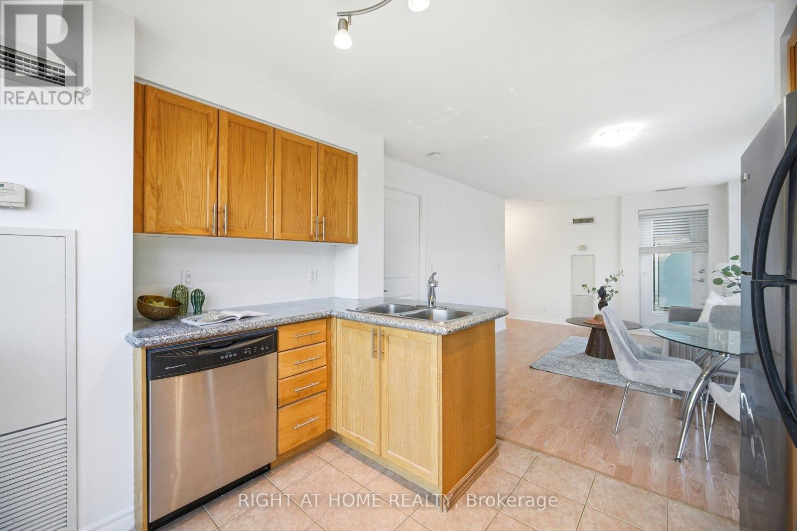 211 - 18 HARDING BOULEVARD, Richmond Hill (Harding), Ontario, L4C0T3 — Photo 19