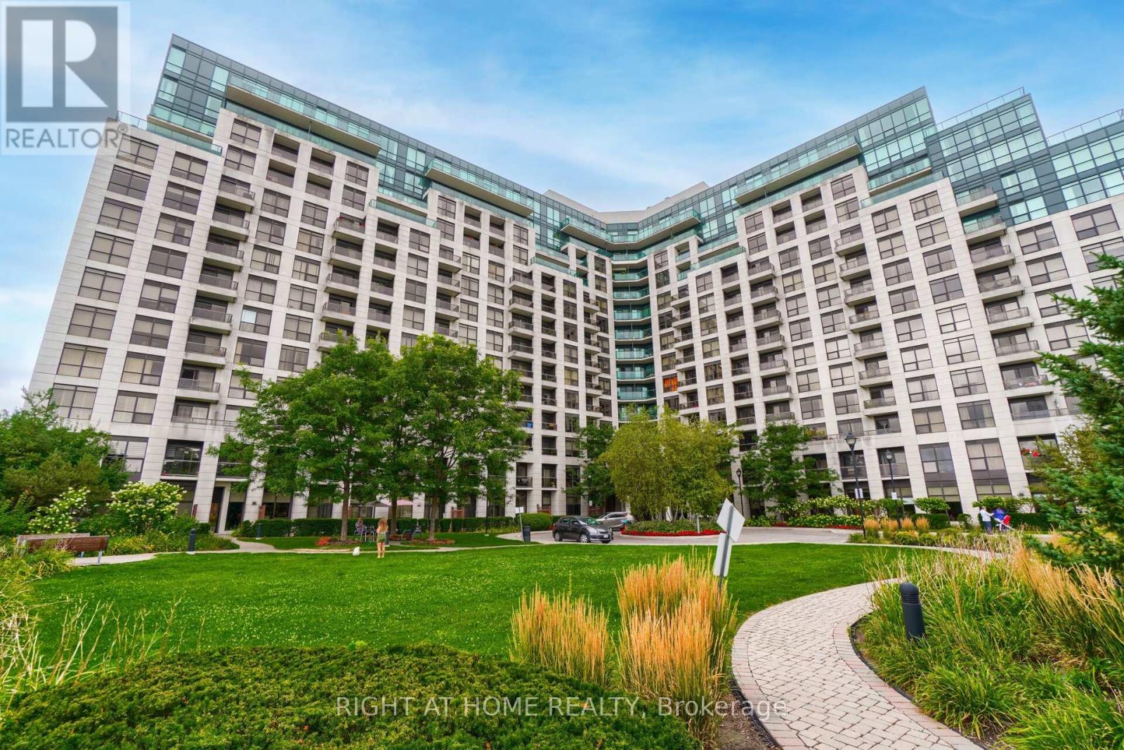 211 - 18 HARDING BOULEVARD, Richmond Hill (Harding), Ontario, L4C0T3 — Photo 2