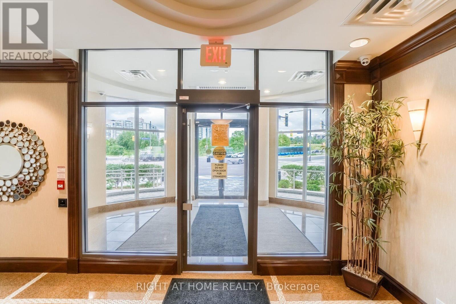 211 - 18 HARDING BOULEVARD, Richmond Hill (Harding), Ontario, L4C0T3 — Photo 5