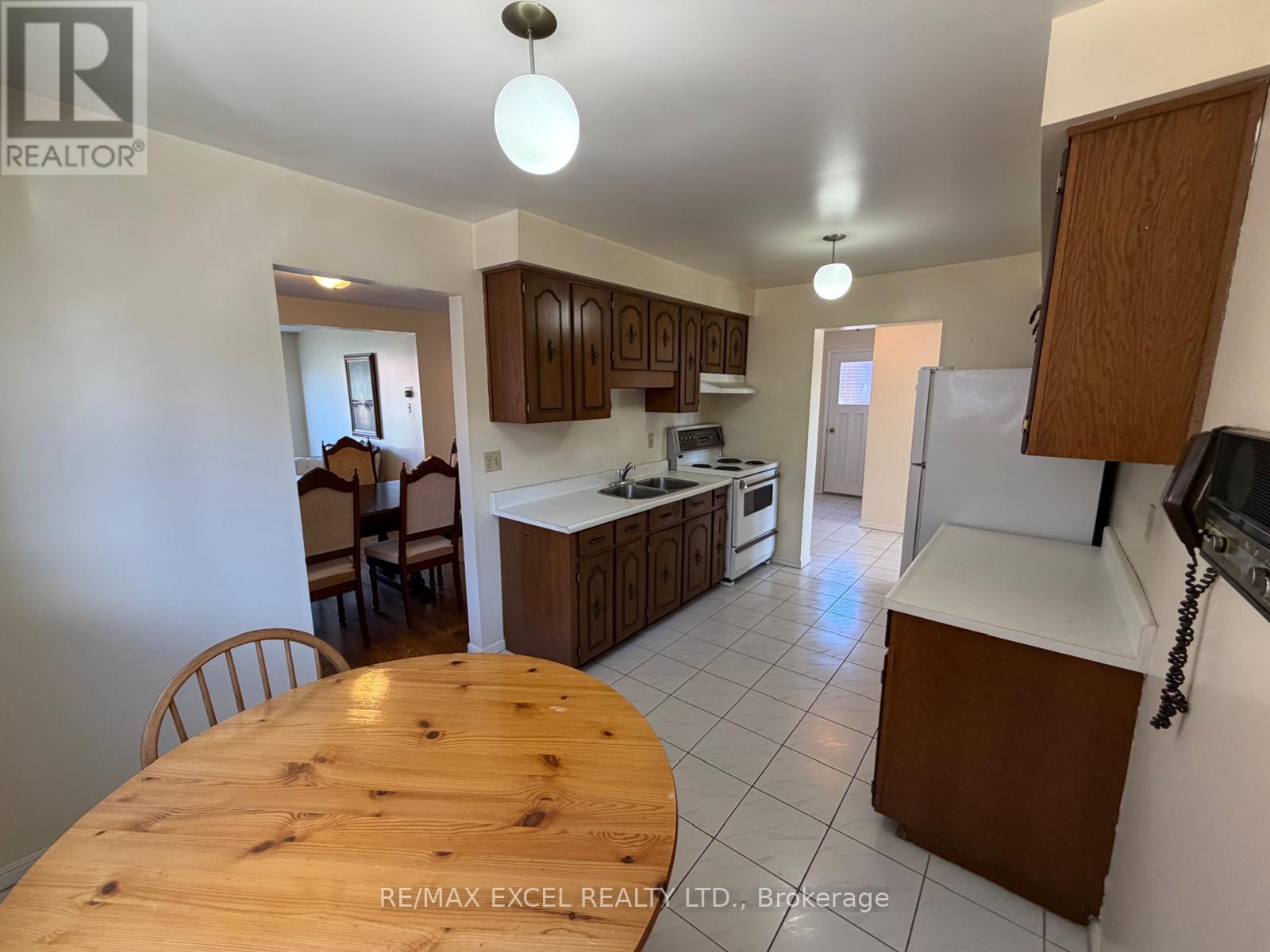 94 PEPPERELL CRESCENT, Markham (Milliken Mills West), Ontario, L3R3G8 — Photo 3