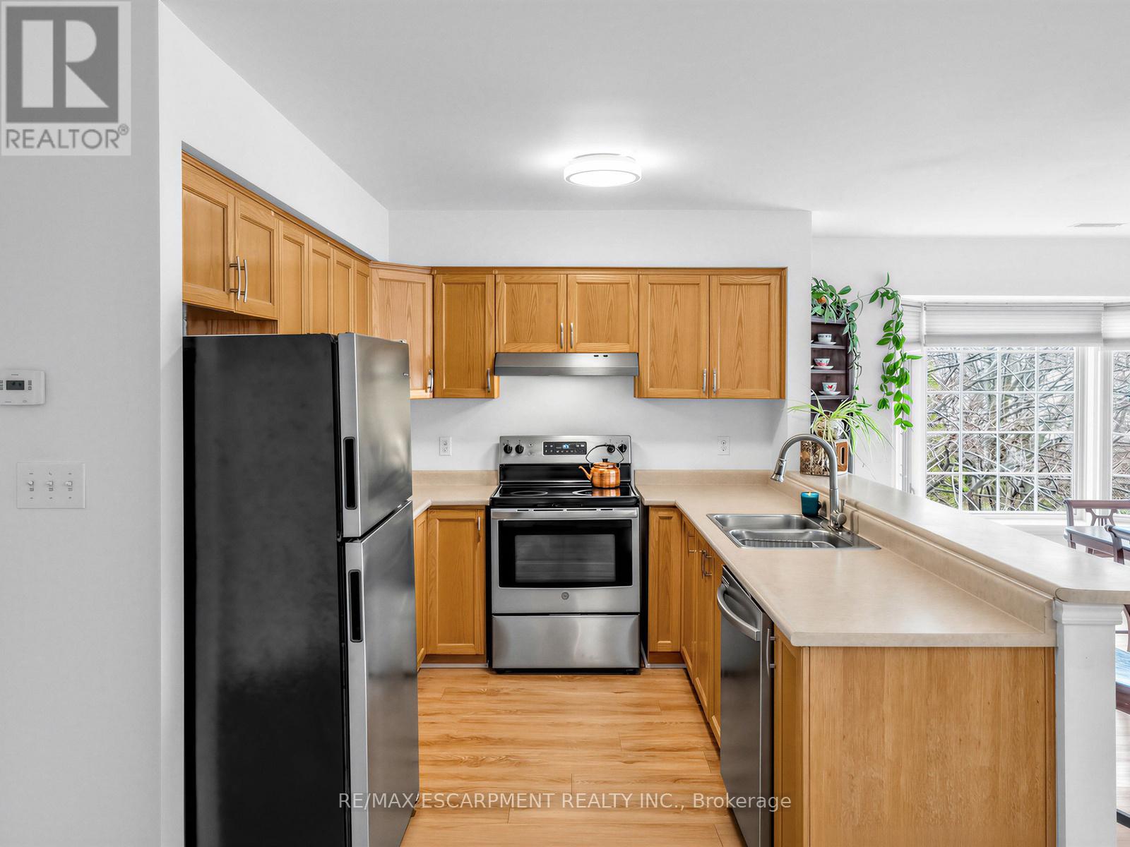 10 - 705 CUMBERLAND AVENUE, Burlington (Roseland), Ontario, L7N3W4 — Photo 6