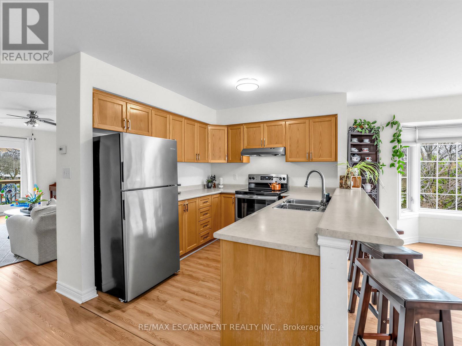 10 - 705 CUMBERLAND AVENUE, Burlington (Roseland), Ontario, L7N3W4 — Photo 8