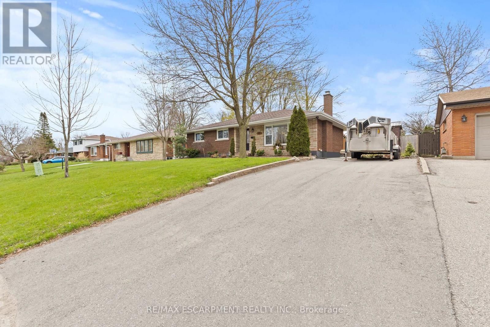 45 DRIFTWOOD DRIVE, Brantford, Ontario, N3R3K2 — Photo 2