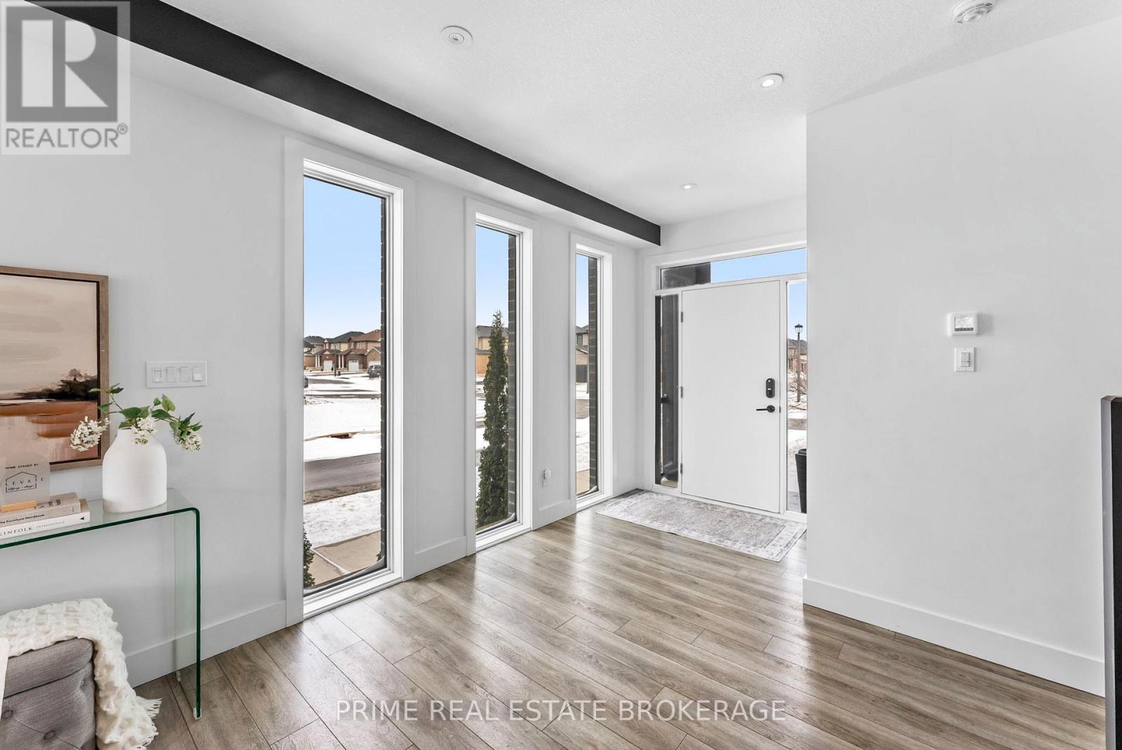 1577 APPLEROCK AVENUE, London North (North S), Ontario, N6G0X5 — Photo 2