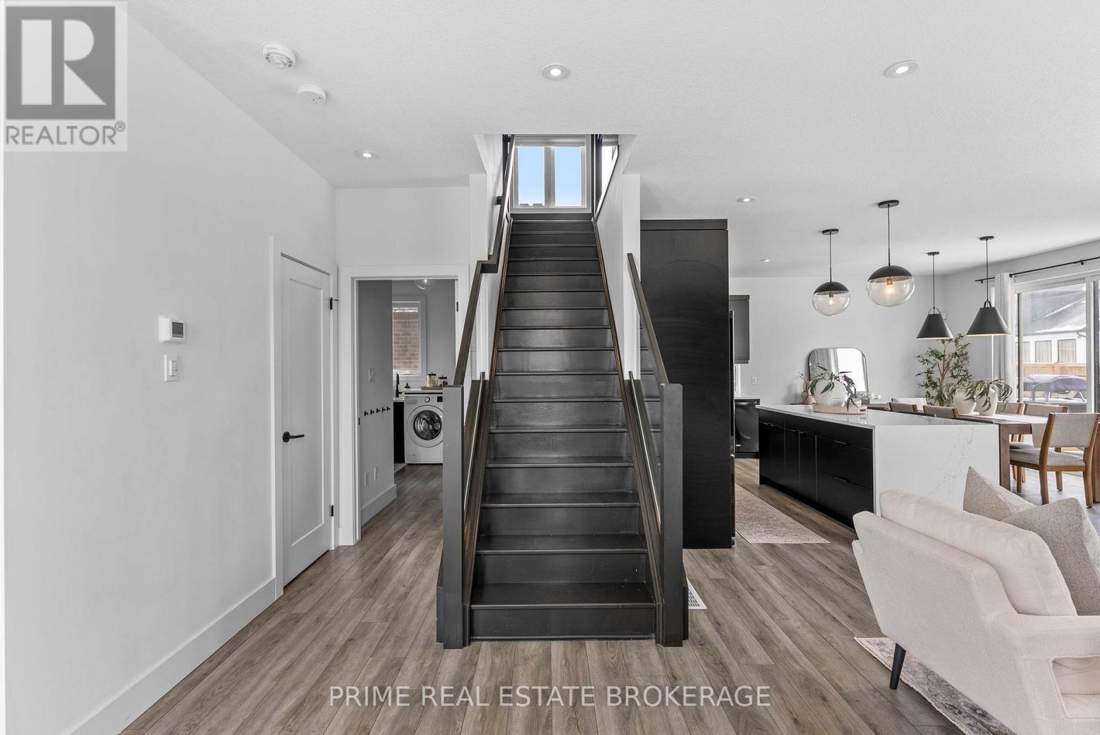 1577 APPLEROCK AVENUE, London North (North S), Ontario, N6G0X5 — Photo 3