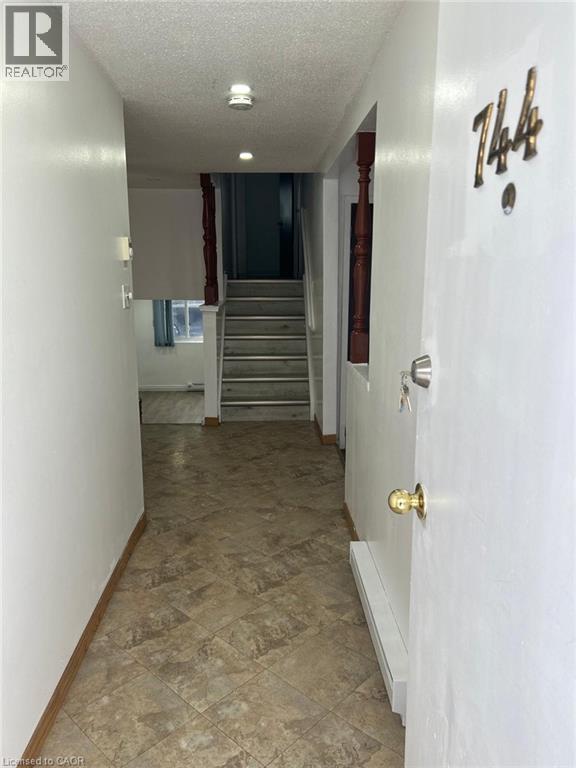 744 PARKVIEW Crescent, Cambridge, Ontario, N3H4X8 — Photo 5