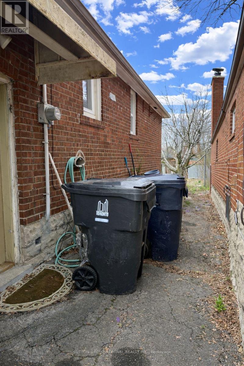 368 WINNETT AVENUE, Toronto (Oakwood Village), Ontario, M6C3M1 — Photo 3