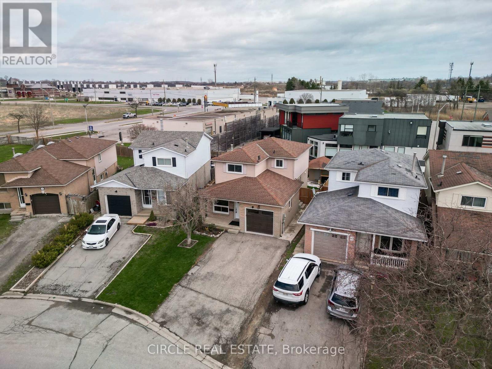 64 LAMPMAN CRESCENT, Thorold (Confederation Heights), Ontario, L2V4K7 — Photo 2