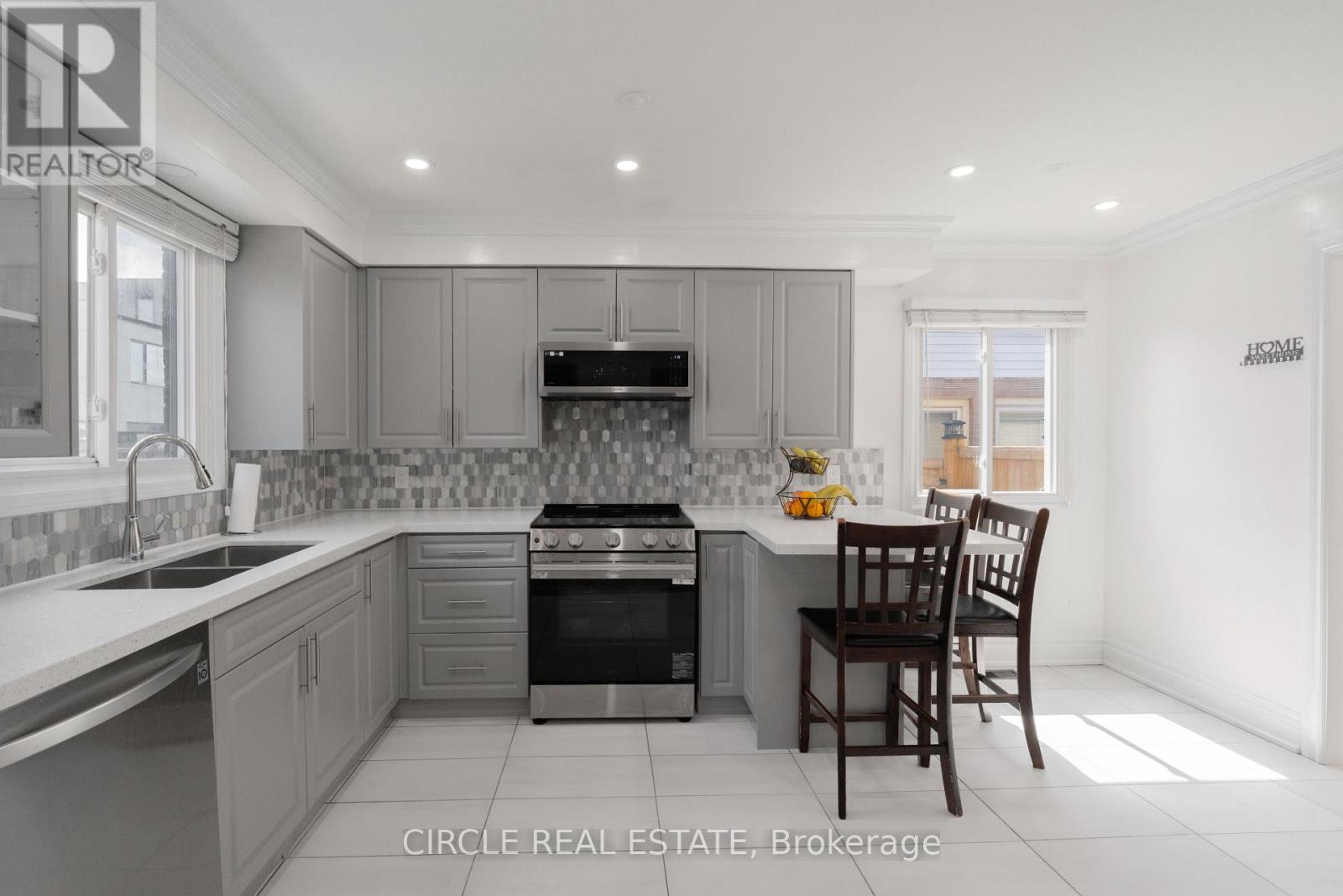 64 LAMPMAN CRESCENT, Thorold (Confederation Heights), Ontario, L2V4K7 — Photo 8