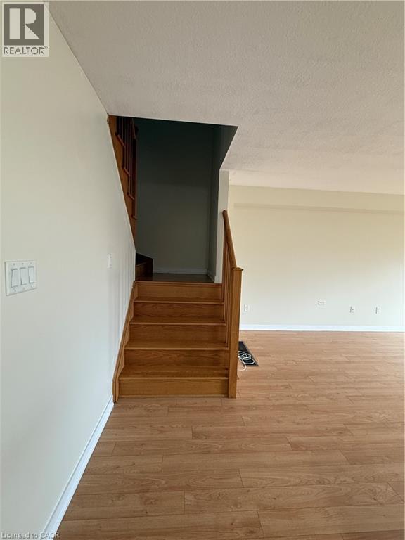 148 CRAFTER Crescent Unit# Upper, Hamilton, Ontario, L8J0H8 — Photo 6