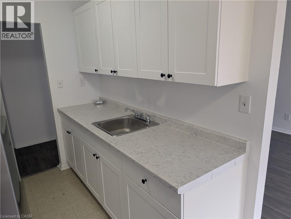 799 ROBINSON Street Unit# 11, Burlington, Ontario, L7R1Z2 — Photo 2