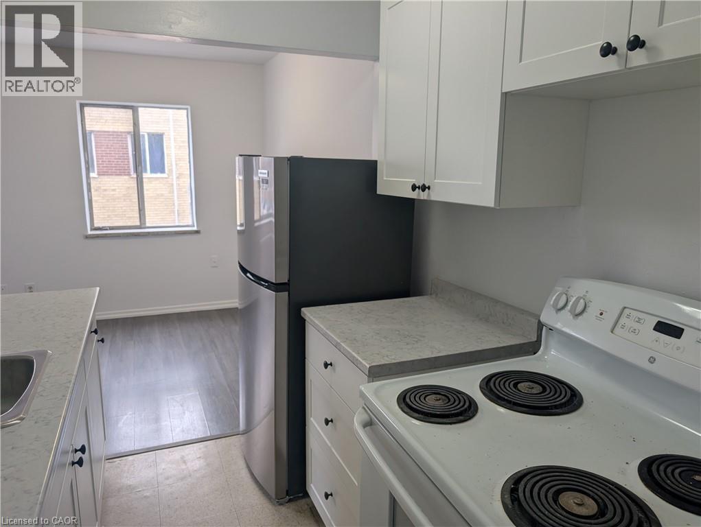 799 ROBINSON Street Unit# 11, Burlington, Ontario, L7R1Z2 — Photo 3