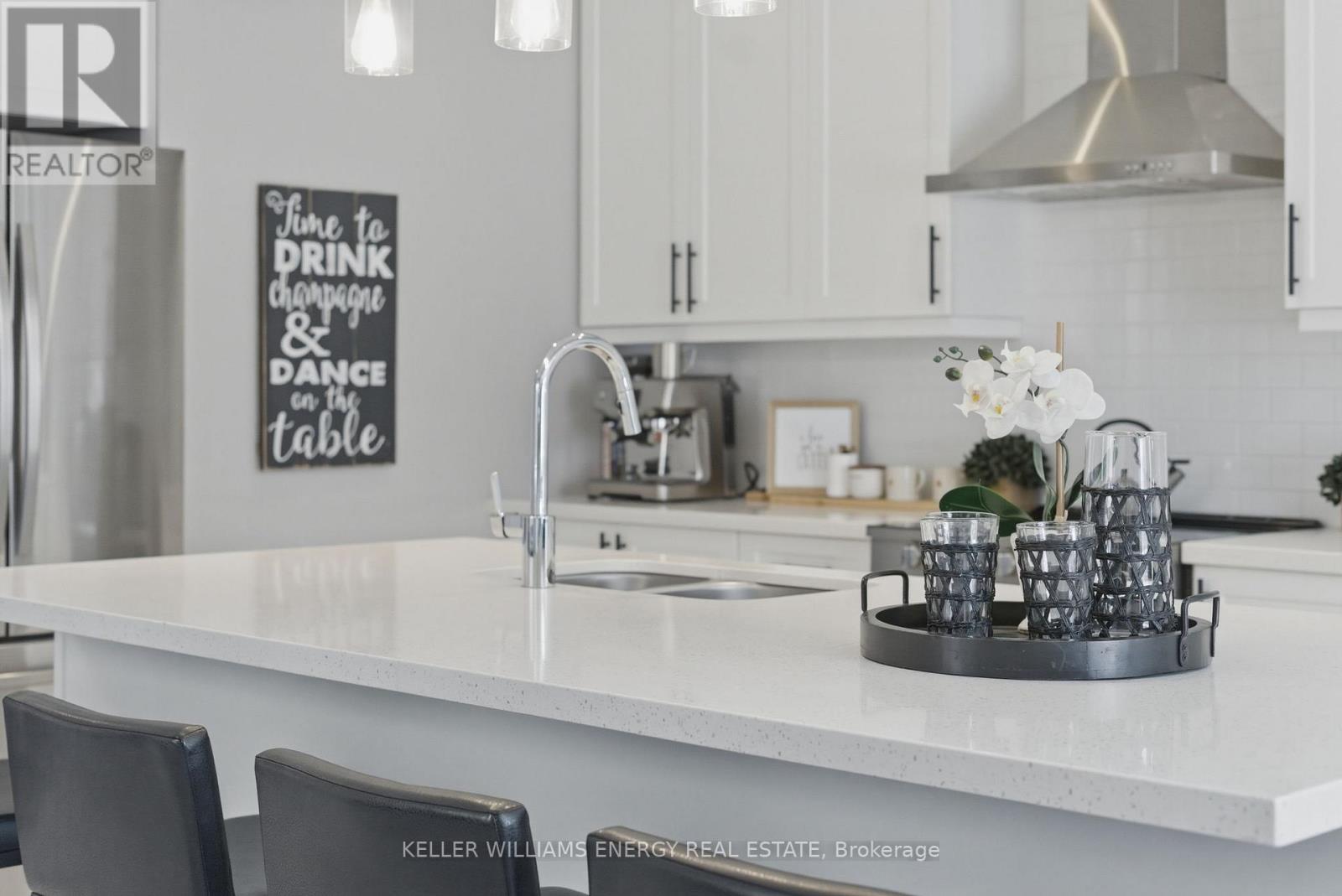 95 DORIAN DRIVE, Whitby, Ontario, L1P0C8 — Photo 5