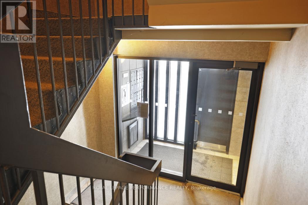 2D - 142 WAVERLEY STREET, Ottawa, Ontario, K2P0V4 — Photo 2