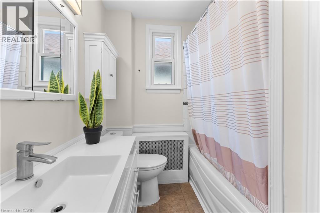 62 ROLLS Avenue, St. Catharines, Ontario, L2N1W1 — Photo 17