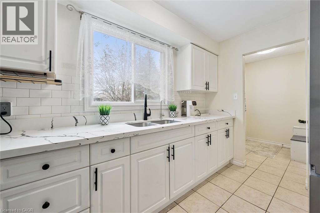 415 BAIRSTOW Crescent Unit# 5, Waterloo, Ontario, N2K2H7 — Photo 12