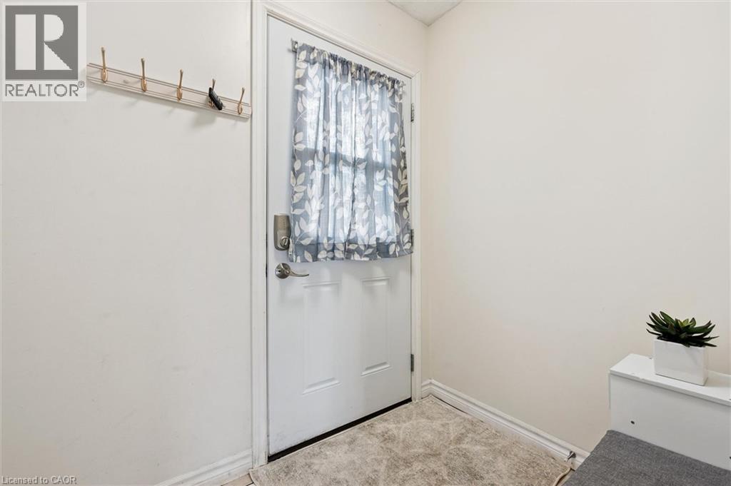 415 BAIRSTOW Crescent Unit# 5, Waterloo, Ontario, N2K2H7 — Photo 5