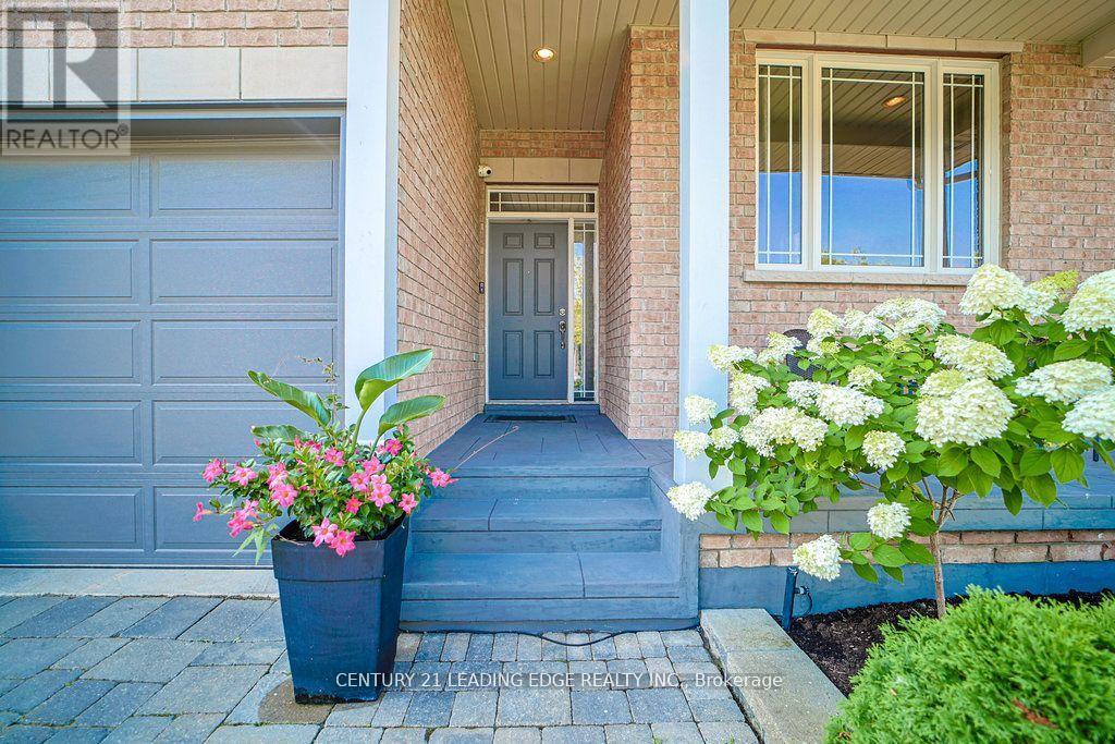 204 IVY JAY CRESCENT, Aurora, Ontario, L4G0E9 — Photo 2