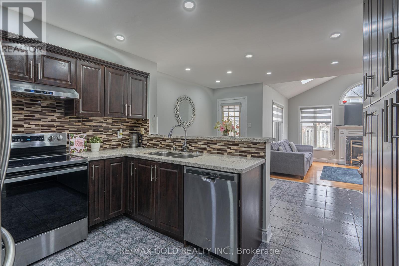 135 CORDGRASS CRESCENT, Brampton (Sandringham-Wellington), Ontario, L6R1Z8 — Photo 9