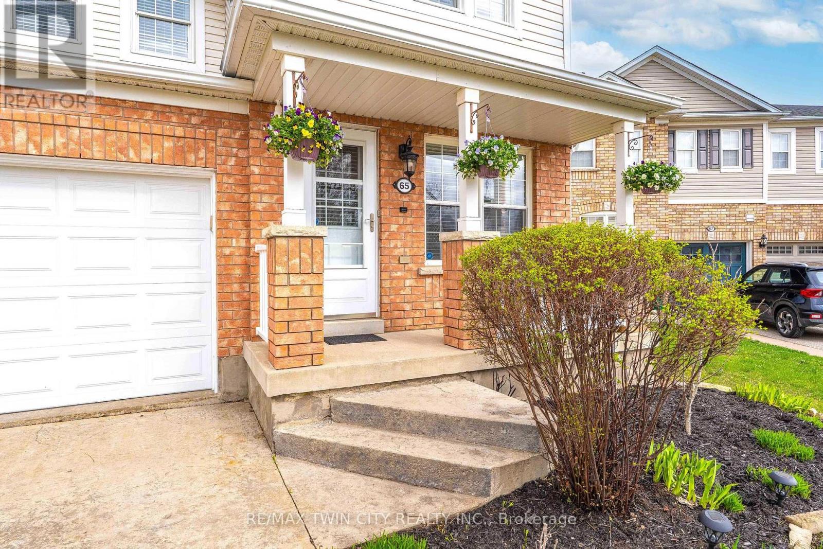 65 BLOOMINGTON DRIVE, Cambridge, Ontario, N1P1J5 — Photo 3