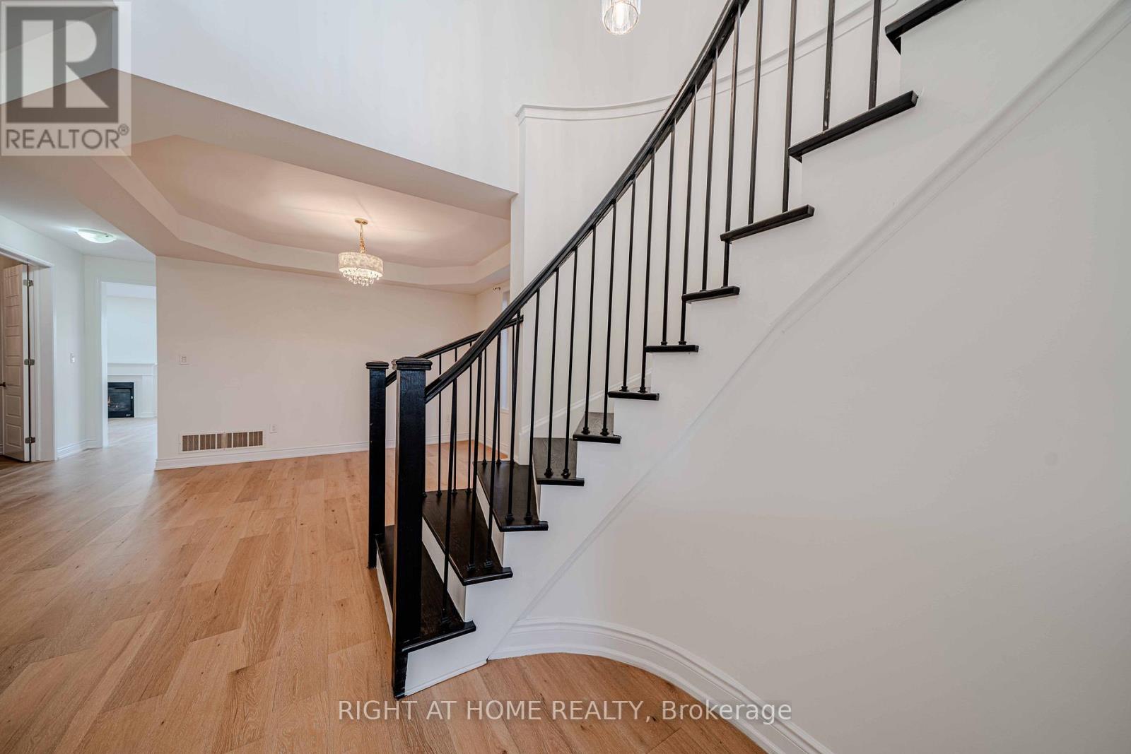 3 LEADENHALL ROAD, Brampton (Northwest Brampton), Ontario, L7A0B2 — Photo 4