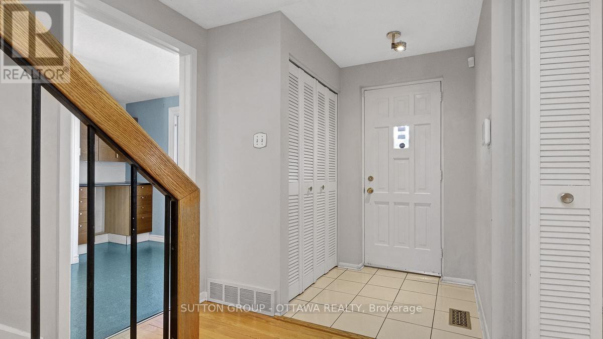 38 BEAVER RIDGE, Ottawa, Ontario, K2E6C7 — Photo 10