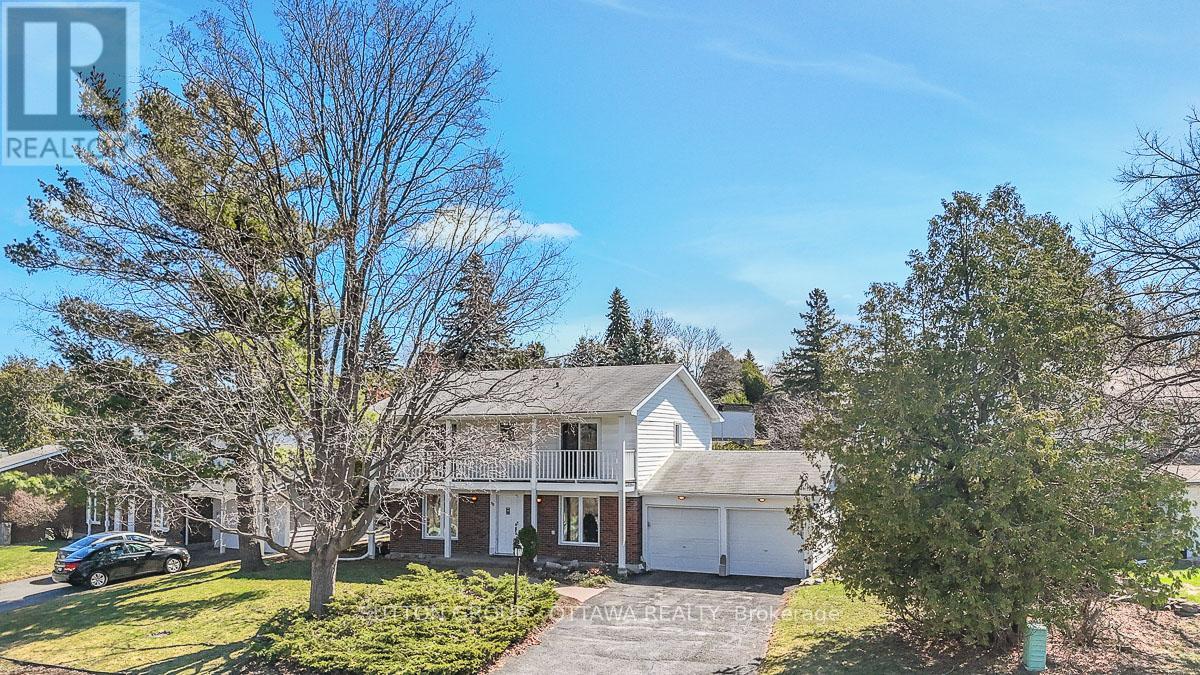 38 BEAVER RIDGE, Ottawa, Ontario, K2E6C7 — Photo 2