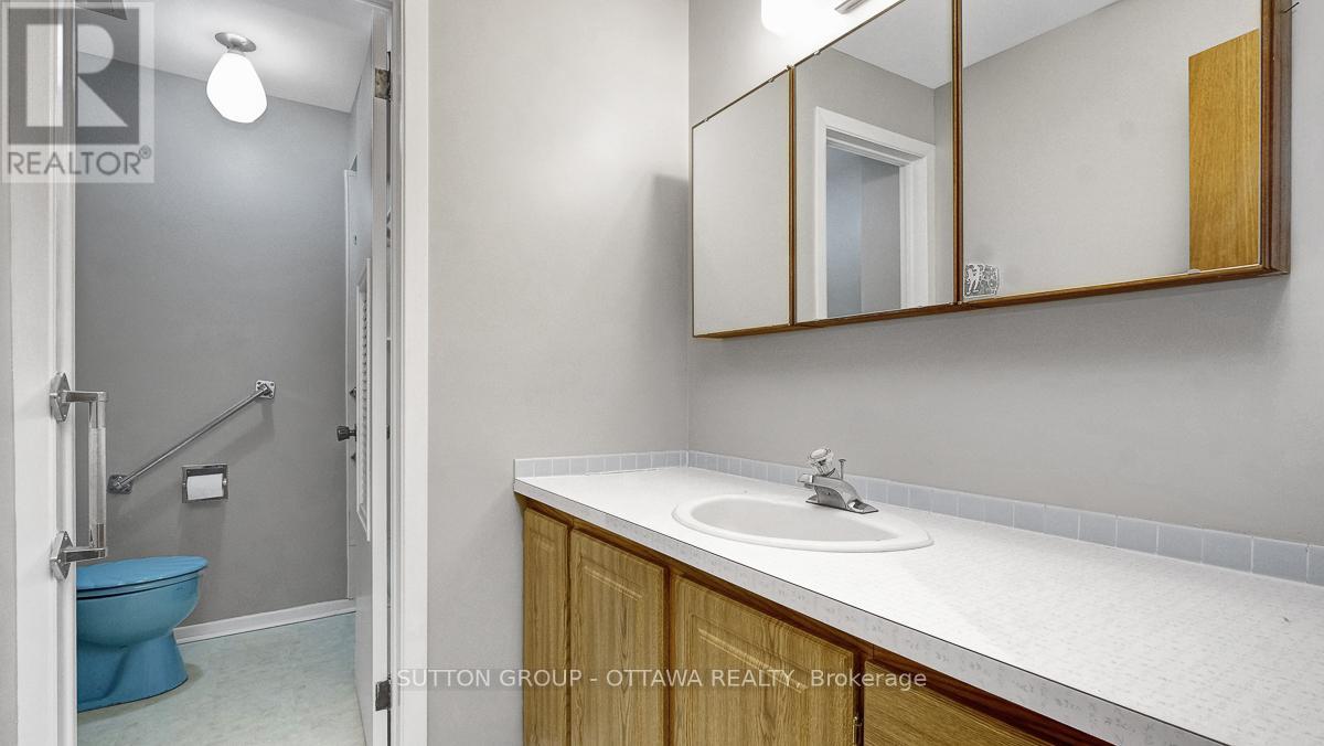 38 BEAVER RIDGE, Ottawa, Ontario, K2E6C7 — Photo 32